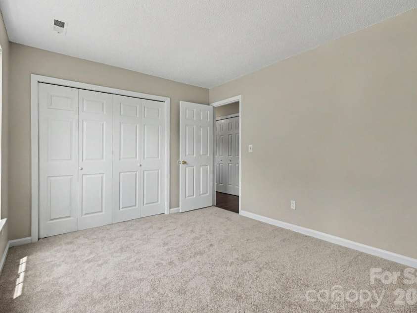 7925 Turquoise Drive, Charlotte, NC 28215.  MLS# CAR4390137, YatesRealty ID 27989. 