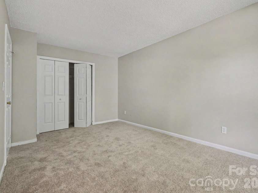 7925 Turquoise Drive, Charlotte, NC 28215.  MLS# CAR4390137, YatesRealty ID 27989. 