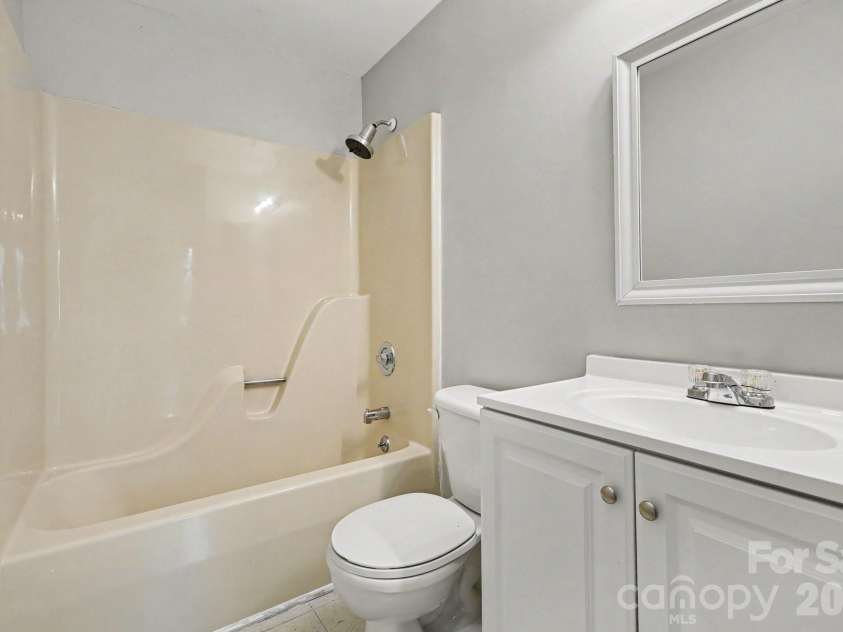 7925 Turquoise Drive, Charlotte, NC 28215.  MLS# CAR4390137, YatesRealty ID 27989. 