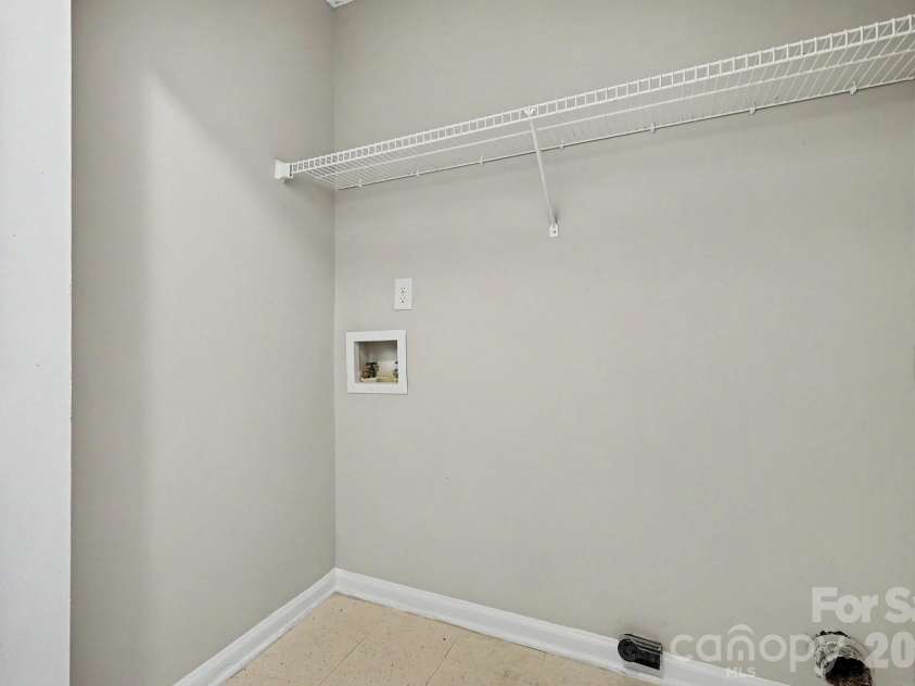 7925 Turquoise Drive, Charlotte, NC 28215.  MLS# CAR4390137, YatesRealty ID 27989. 