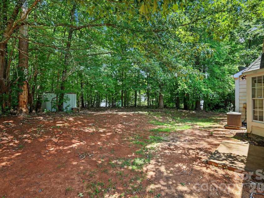 7925 Turquoise Drive, Charlotte, NC 28215.  MLS# CAR4390137, YatesRealty ID 27989. 