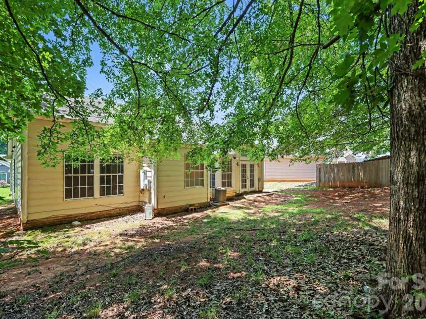 7925 Turquoise Drive, Charlotte, NC 28215.  MLS# CAR4390137, YatesRealty ID 27989. 