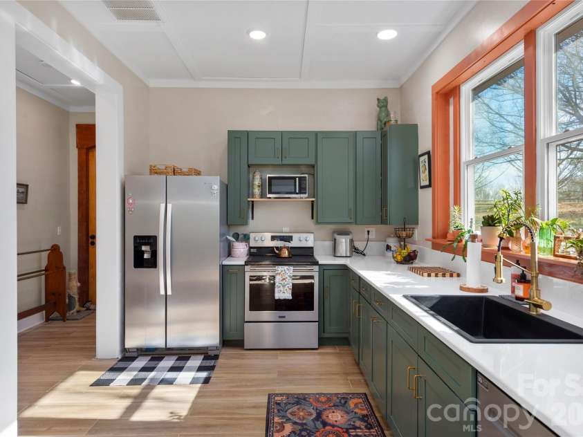 1552 Bear Creek Road, Leicester, NC 28748.  MLS# CAR4340462, YatesRealty ID 2799. Deep sink 