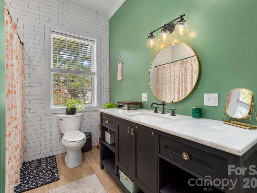1552 Bear Creek Road, Leicester, NC 28748.  MLS# CAR4340462, YatesRealty ID 2799. Great bath! 