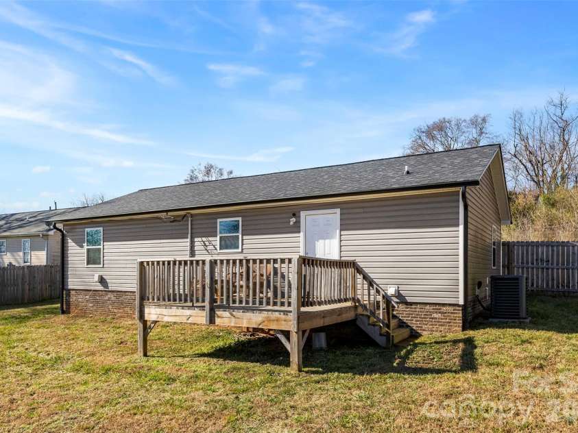 810 4th Street, Kings Mountain, NC 28086.  MLS# CAR4335671, YatesRealty ID 2799. 