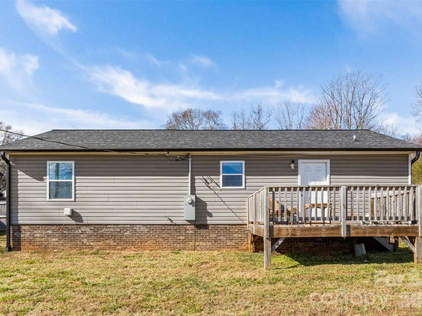 810 4th Street, Kings Mountain, NC 28086.  MLS# CAR4335671, YatesRealty ID 2799. 