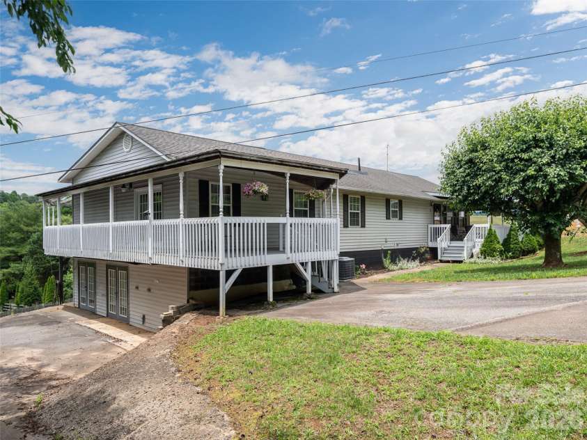 9 Coquina Lane, Leicester, NC 28748.  MLS# CAR4388772, YatesRealty ID 27991. 