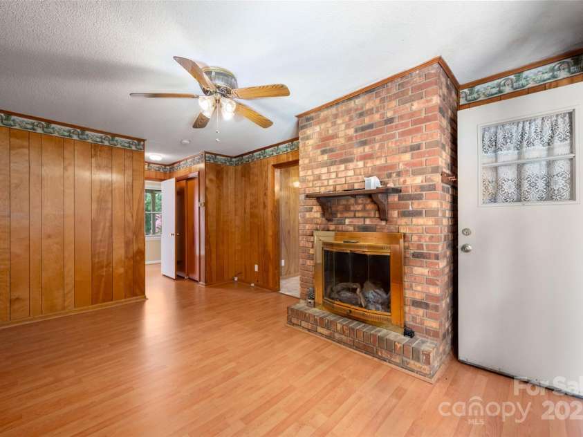 1536 Anderson Street, Gastonia, NC 28054.  MLS# CAR4283379, YatesRealty ID 27992. Den 2