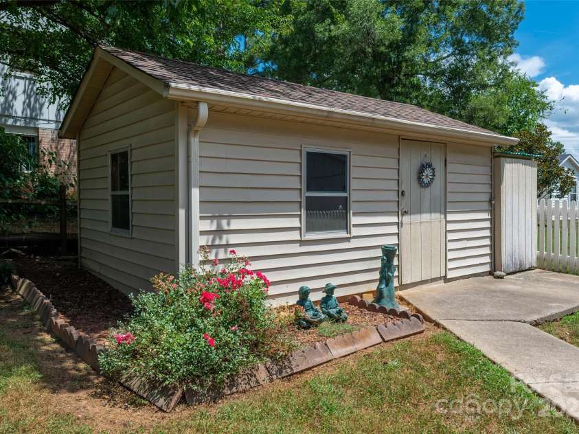 1536 Anderson Street, Gastonia, NC 28054.  MLS# CAR4283379, YatesRealty ID 27992. Detached Shed