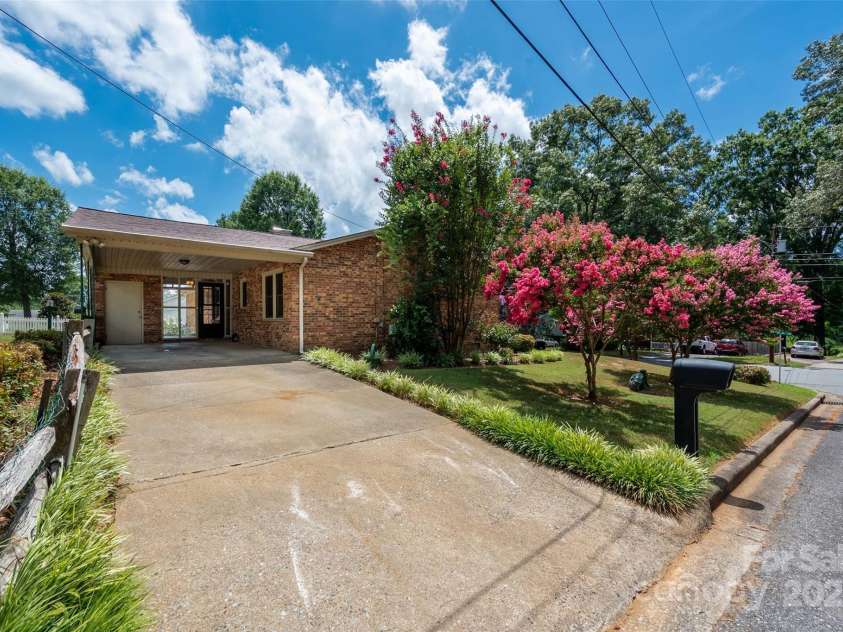 1536 Anderson Street, Gastonia, NC 28054.  MLS# CAR4283379, YatesRealty ID 27992. Driveway