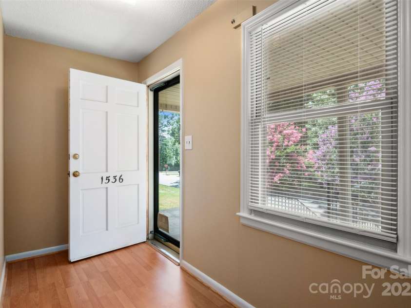 1536 Anderson Street, Gastonia, NC 28054.  MLS# CAR4283379, YatesRealty ID 27992. Entrance 