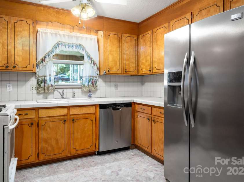 1536 Anderson Street, Gastonia, NC 28054.  MLS# CAR4283379, YatesRealty ID 27992. Kitchen 1