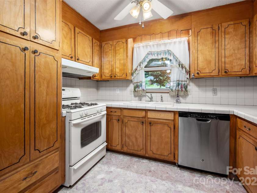 1536 Anderson Street, Gastonia, NC 28054.  MLS# CAR4283379, YatesRealty ID 27992. Kitchen 2