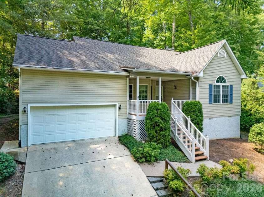 61 Autumn Glen Court, Brevard, NC 28712.  MLS# CAR4388849, YatesRealty ID 27992. 