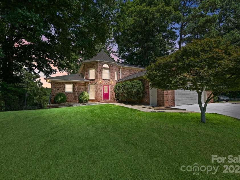 12041 Spinnaker Drive, Tega Cay, SC 29708.  MLS# CAR4283093, YatesRealty ID 27993. 