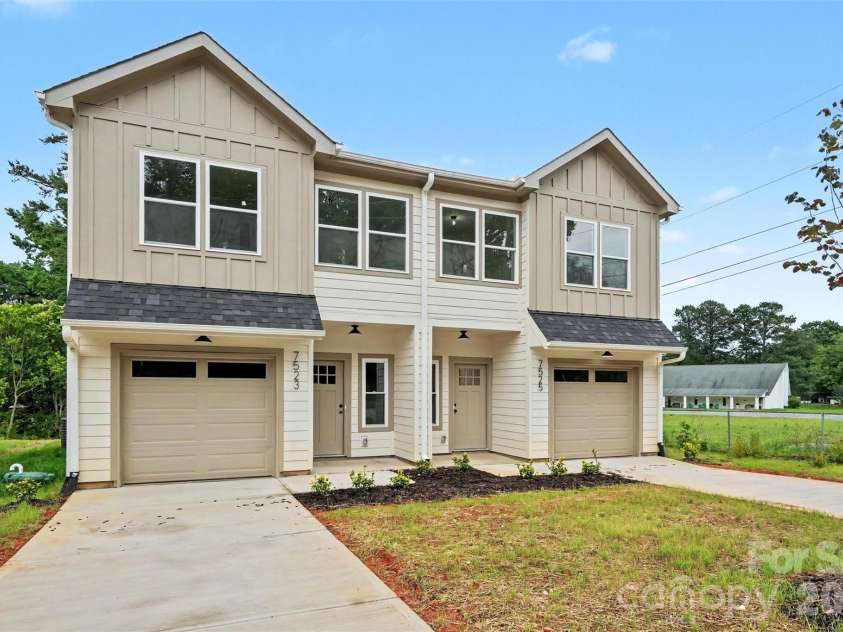 7523/7525 Lawyers Road, Charlotte, NC 28227.  MLS# CAR4390152, YatesRealty ID 27993. 