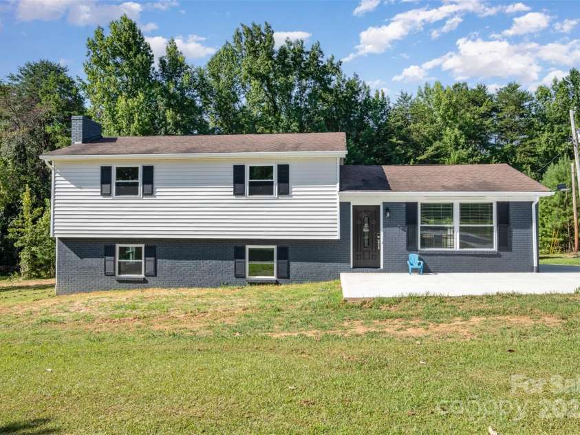 255 Kings Drive, Kings Mountain, NC 28086.  MLS# CAR4284336, YatesRealty ID 27994. 