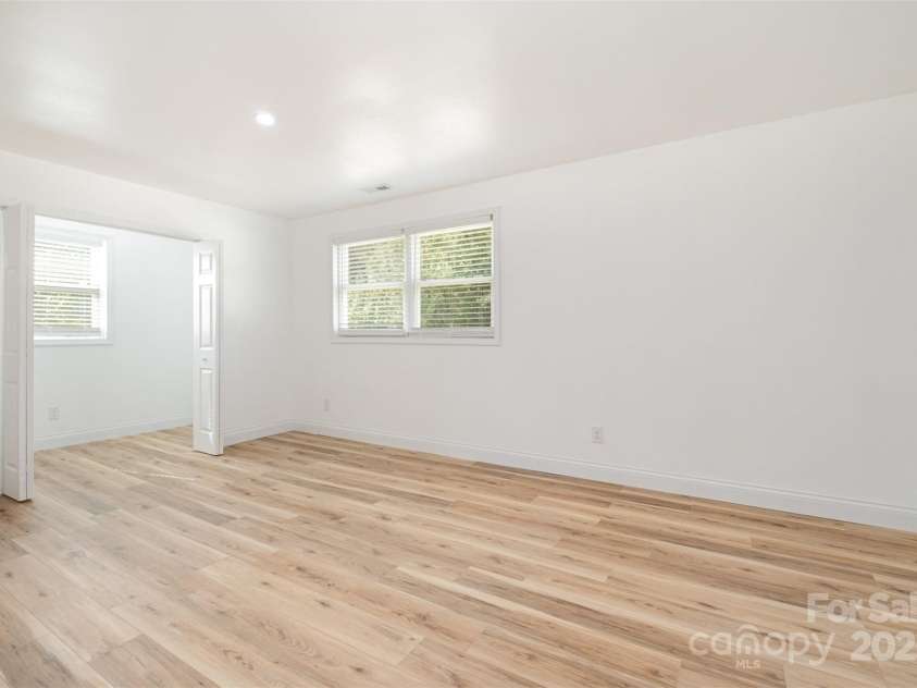 255 Kings Drive, Kings Mountain, NC 28086.  MLS# CAR4284336, YatesRealty ID 27994. 