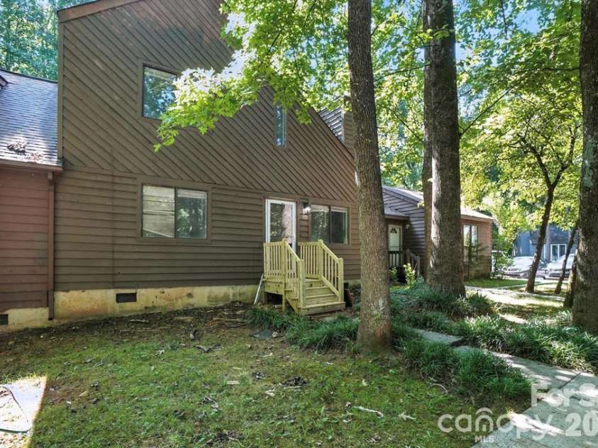 11231 E W T HARRIS Boulevard, Charlotte, NC 28212.  MLS# CAR4389854, YatesRealty ID 27995. 