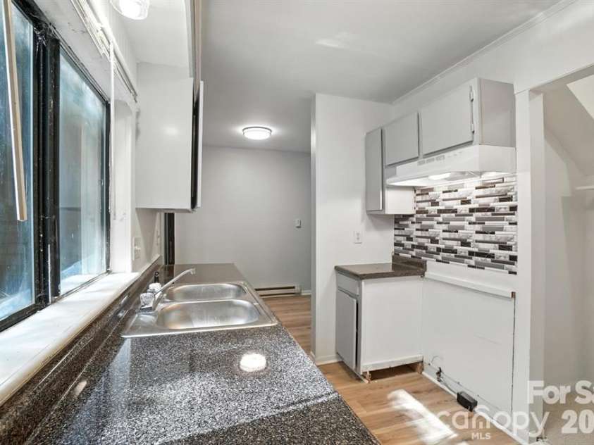 11231 E W T HARRIS Boulevard, Charlotte, NC 28212.  MLS# CAR4389854, YatesRealty ID 27995. 