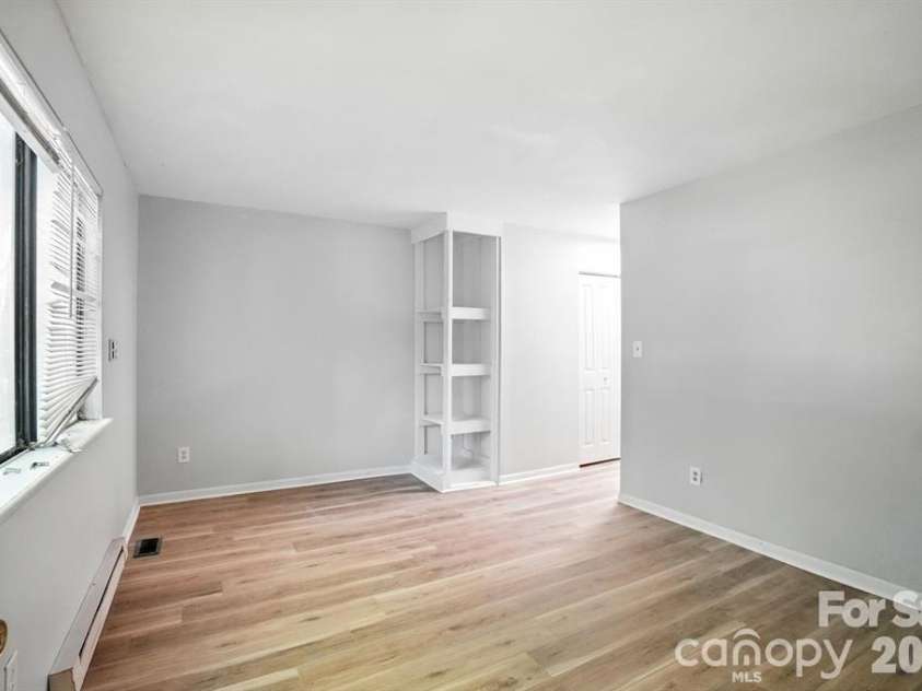 11231 E W T HARRIS Boulevard, Charlotte, NC 28212.  MLS# CAR4389854, YatesRealty ID 27995. 