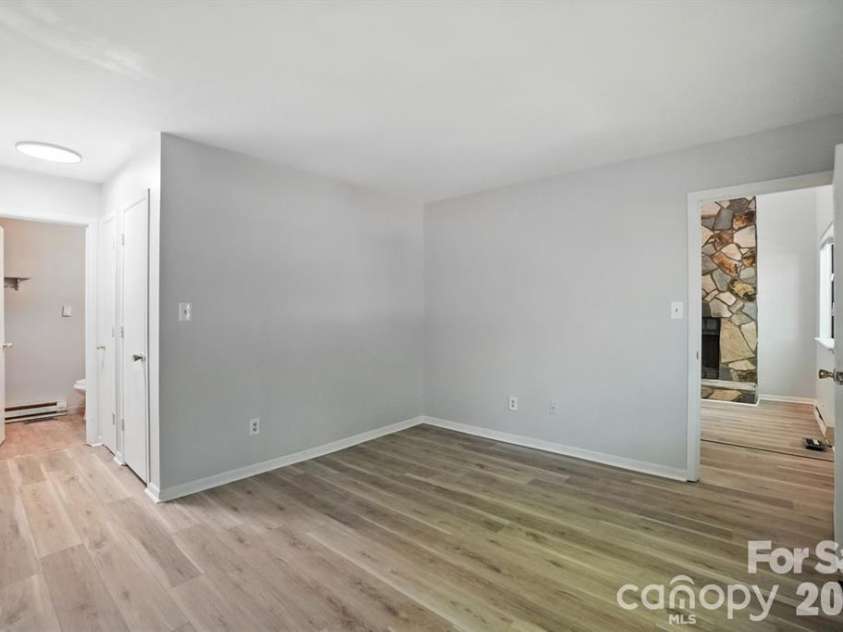 11231 E W T HARRIS Boulevard, Charlotte, NC 28212.  MLS# CAR4389854, YatesRealty ID 27995. 