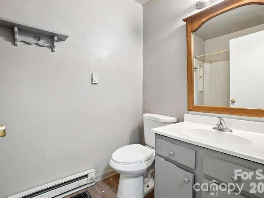 11231 E W T HARRIS Boulevard, Charlotte, NC 28212.  MLS# CAR4389854, YatesRealty ID 27995. 