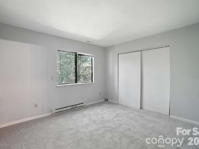 11231 E W T HARRIS Boulevard, Charlotte, NC 28212.  MLS# CAR4389854, YatesRealty ID 27995. 