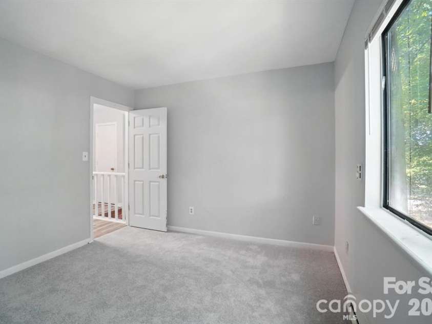 11231 E W T HARRIS Boulevard, Charlotte, NC 28212.  MLS# CAR4389854, YatesRealty ID 27995. 