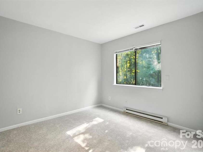 11231 E W T HARRIS Boulevard, Charlotte, NC 28212.  MLS# CAR4389854, YatesRealty ID 27995. 