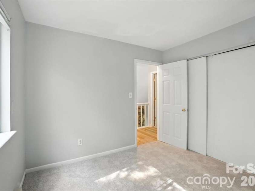 11231 E W T HARRIS Boulevard, Charlotte, NC 28212.  MLS# CAR4389854, YatesRealty ID 27995. 