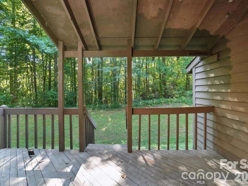 11231 E W T HARRIS Boulevard, Charlotte, NC 28212.  MLS# CAR4389854, YatesRealty ID 27995. 
