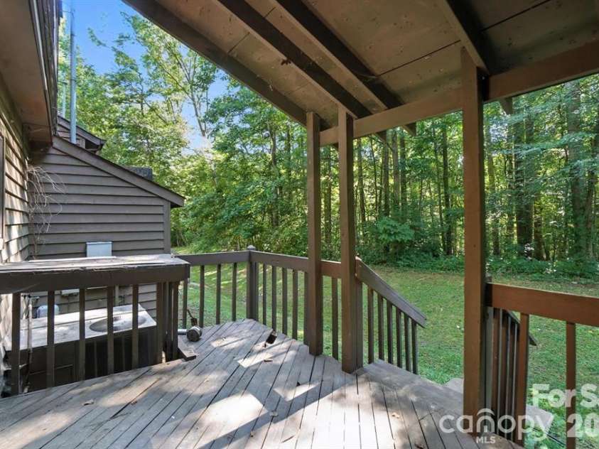 11231 E W T HARRIS Boulevard, Charlotte, NC 28212.  MLS# CAR4389854, YatesRealty ID 27995. 