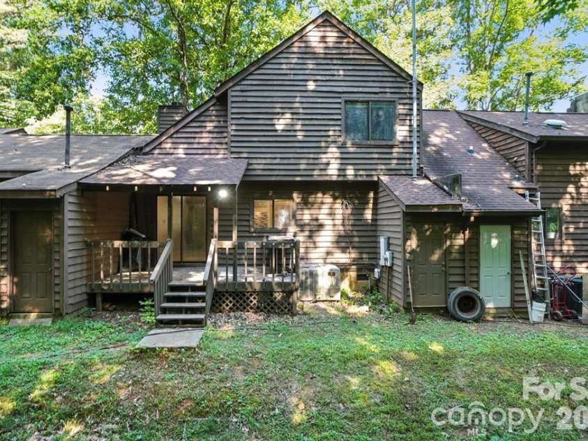 11231 E W T HARRIS Boulevard, Charlotte, NC 28212.  MLS# CAR4389854, YatesRealty ID 27995. 