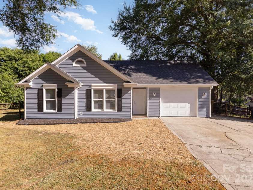 14806 Karina Falls Court, Charlotte, NC 28273.  MLS# CAR4284343, YatesRealty ID 27995. 