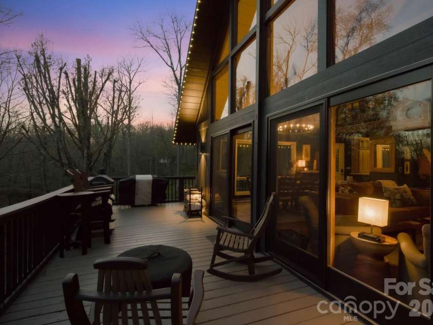 429 Green Cove Road, Sugar Mountain, NC 28604.  MLS# CAR4389497, YatesRealty ID 27996. 