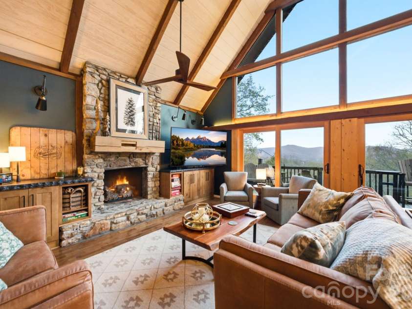 429 Green Cove Road, Sugar Mountain, NC 28604.  MLS# CAR4389497, YatesRealty ID 27996. 