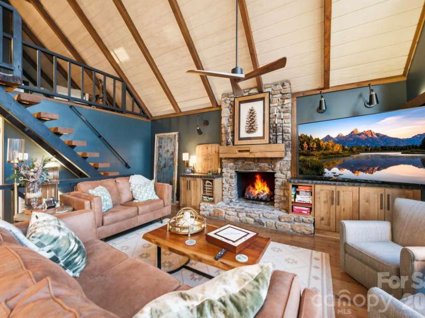 429 Green Cove Road, Sugar Mountain, NC 28604.  MLS# CAR4389497, YatesRealty ID 27996. 