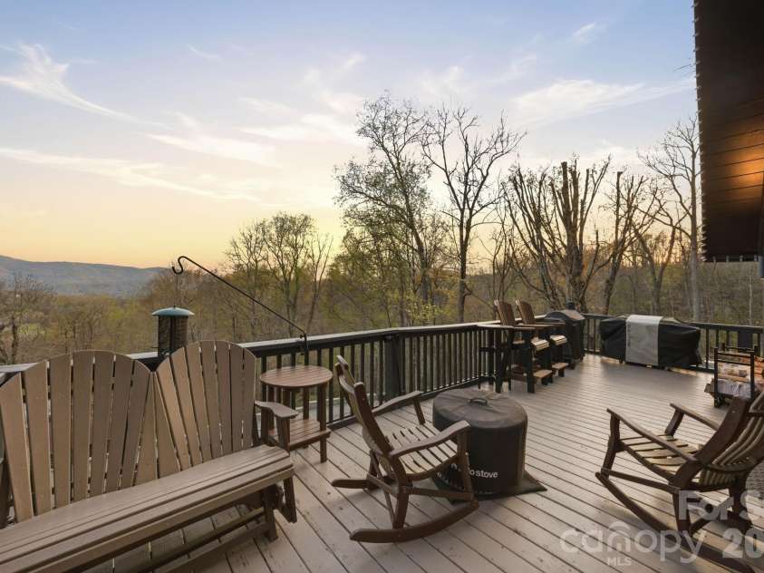 429 Green Cove Road, Sugar Mountain, NC 28604.  MLS# CAR4389497, YatesRealty ID 27996. 