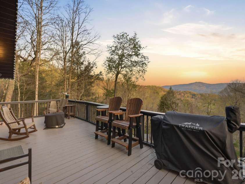 429 Green Cove Road, Sugar Mountain, NC 28604.  MLS# CAR4389497, YatesRealty ID 27996. 