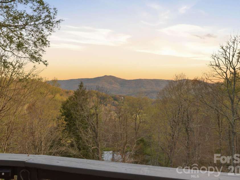 429 Green Cove Road, Sugar Mountain, NC 28604.  MLS# CAR4389497, YatesRealty ID 27996. 