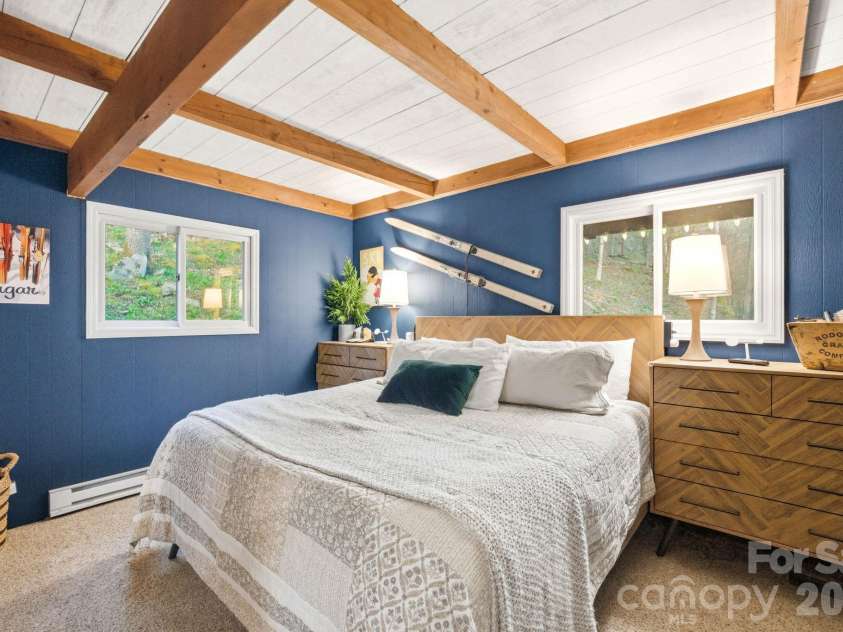 429 Green Cove Road, Sugar Mountain, NC 28604.  MLS# CAR4389497, YatesRealty ID 27996. 