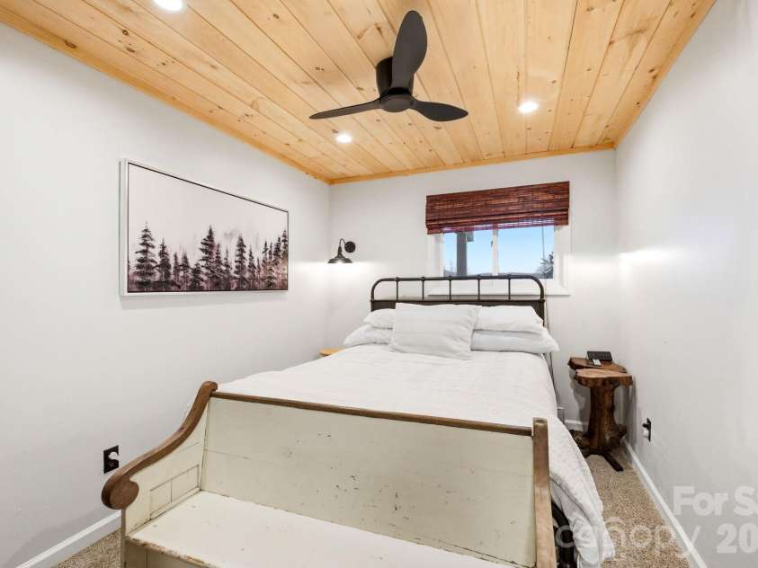 429 Green Cove Road, Sugar Mountain, NC 28604.  MLS# CAR4389497, YatesRealty ID 27996. 