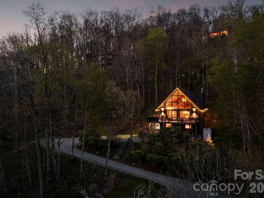 429 Green Cove Road, Sugar Mountain, NC 28604.  MLS# CAR4389497, YatesRealty ID 27996. 
