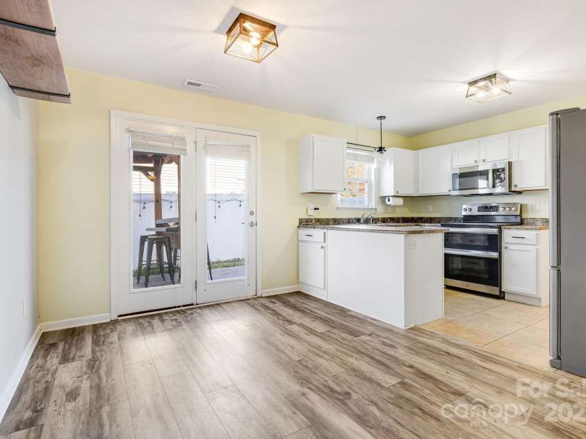 48 Lanceford Circle, Fletcher, NC 28732.  MLS# CAR4284692, YatesRealty ID 27996. 