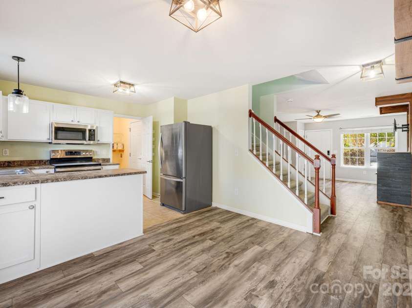 48 Lanceford Circle, Fletcher, NC 28732.  MLS# CAR4284692, YatesRealty ID 27996. 