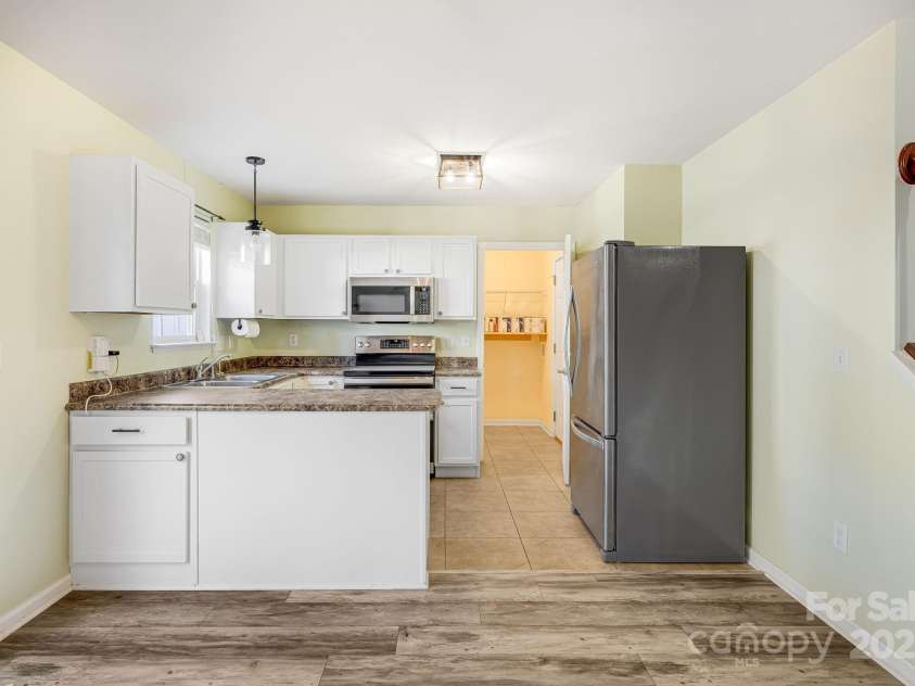 48 Lanceford Circle, Fletcher, NC 28732.  MLS# CAR4284692, YatesRealty ID 27996. 