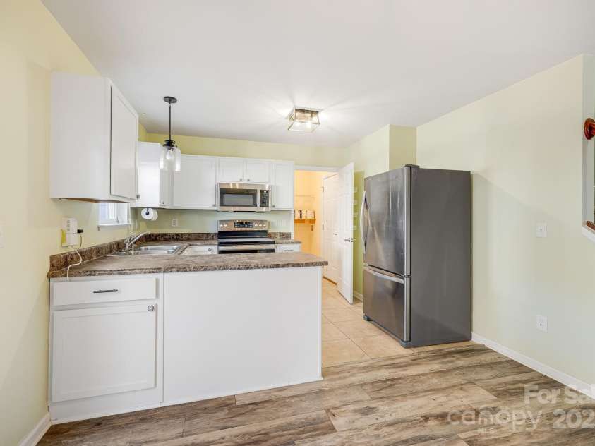 48 Lanceford Circle, Fletcher, NC 28732.  MLS# CAR4284692, YatesRealty ID 27996. 