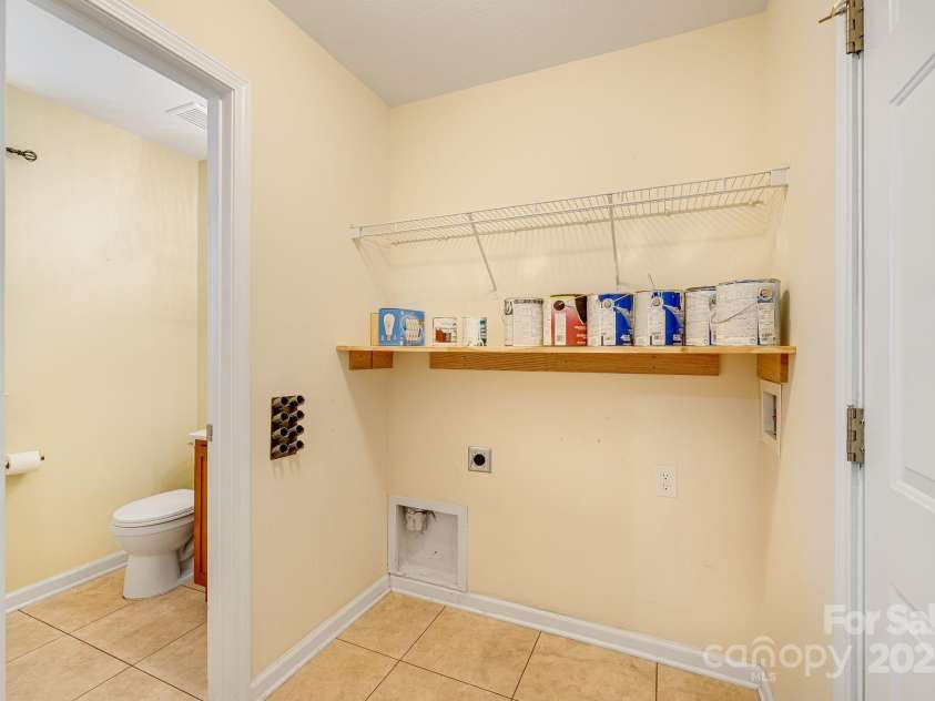 48 Lanceford Circle, Fletcher, NC 28732.  MLS# CAR4284692, YatesRealty ID 27996. 