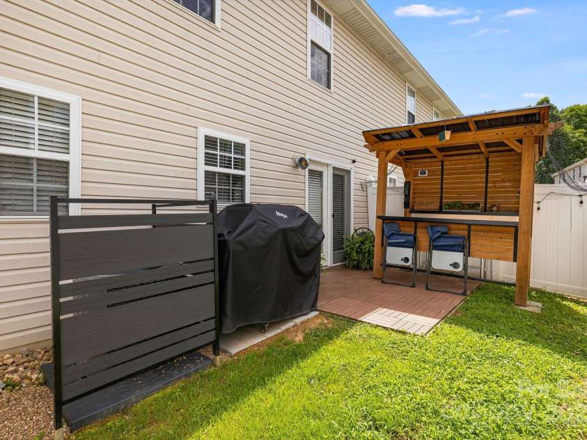 48 Lanceford Circle, Fletcher, NC 28732.  MLS# CAR4284692, YatesRealty ID 27996. 